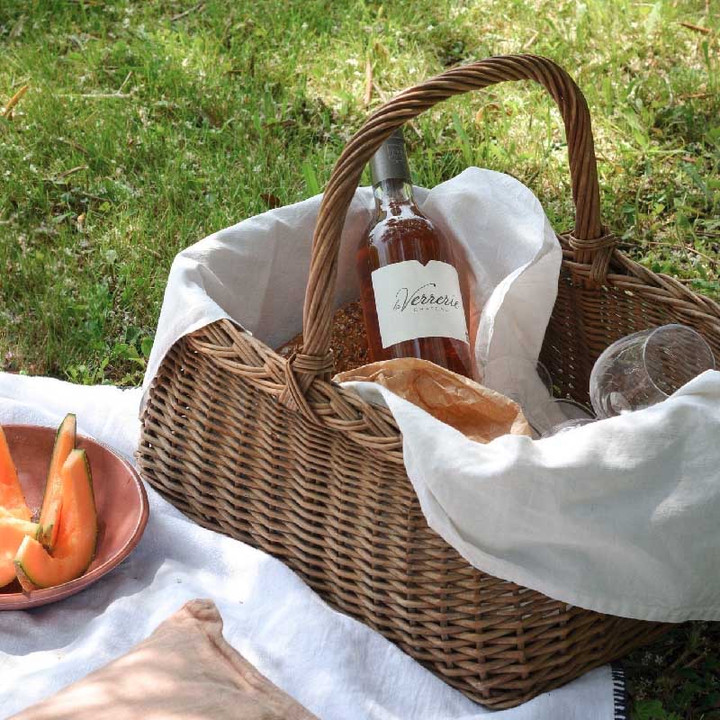 Chic Picnic Tour at Château La Verrerie in Puget