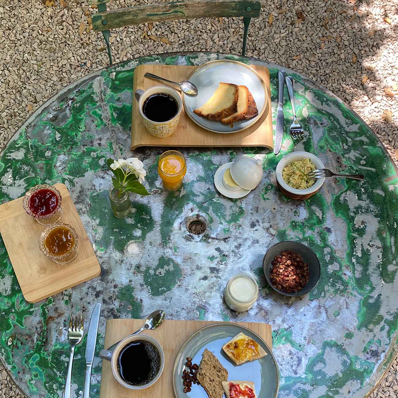 Savoureux petit-déjeuner au Domaine de la Parpaille à Cucuron