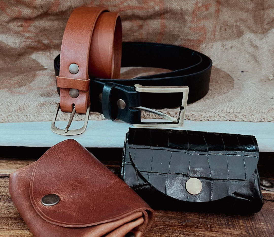 Handmade leather accessories by Maison Rottier: artisan belts and coin purses