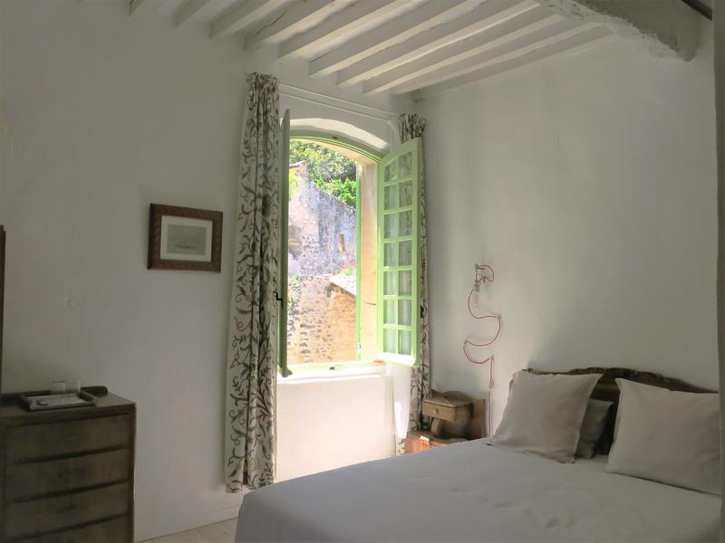 Bright room overlooking the ramparts