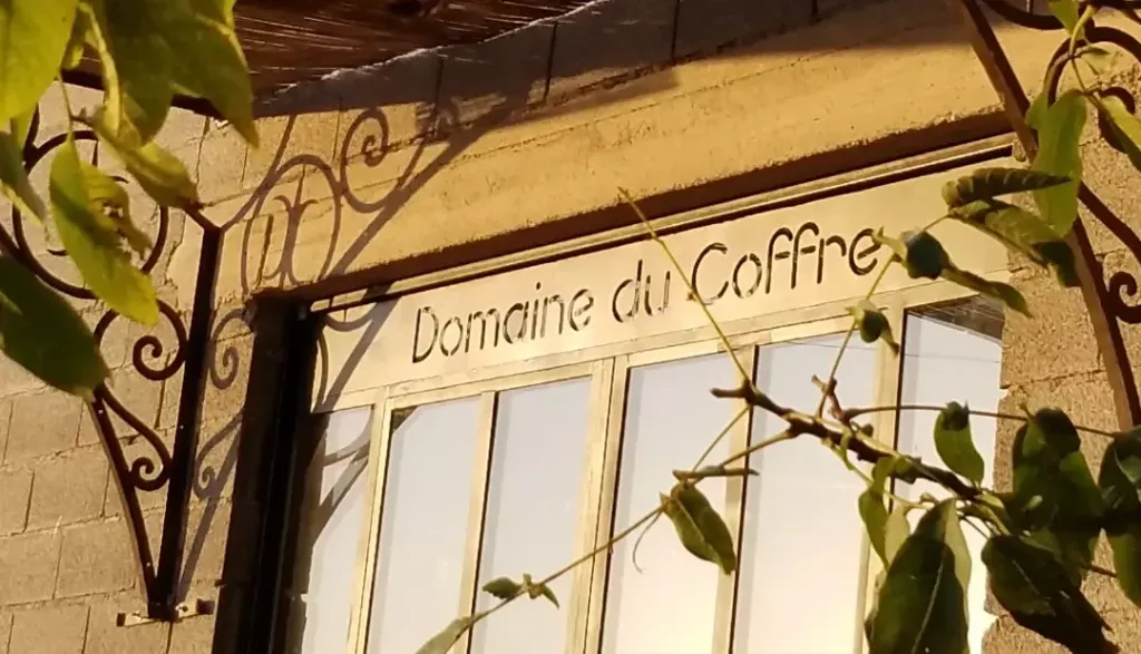 Entrance of Domaine du Coffre in Pertuis