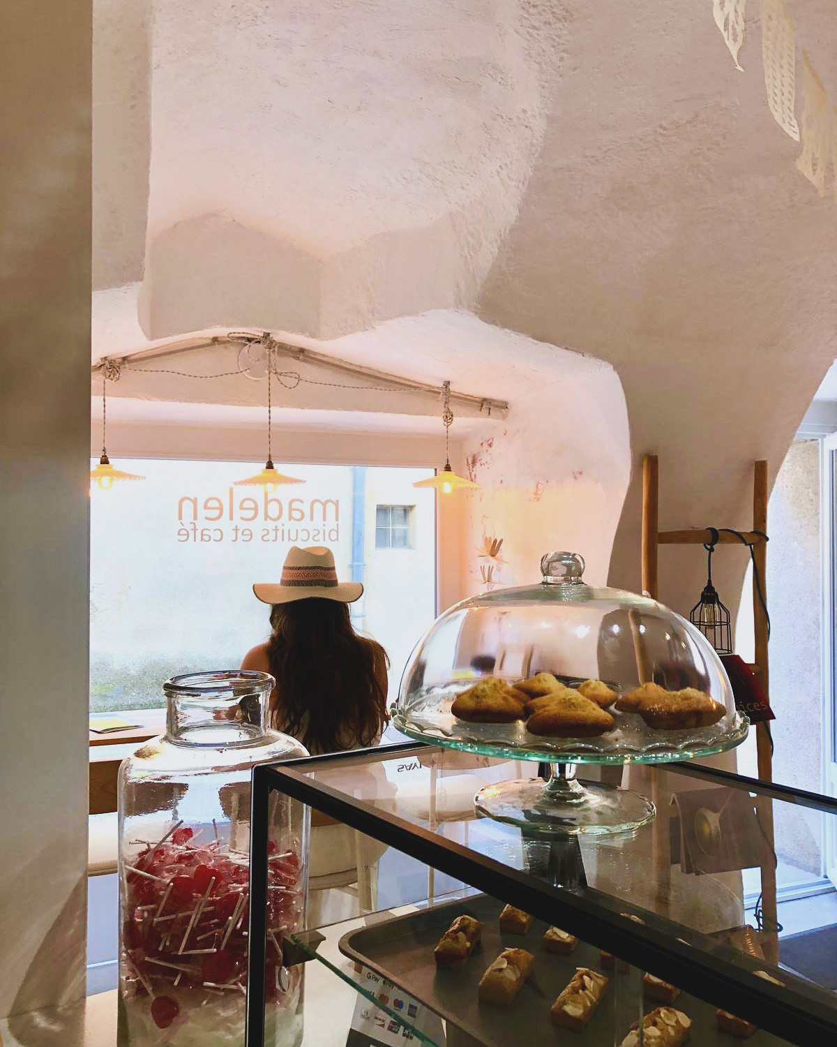 Madelen organic biscuit bakery in Mérindol, healthy treats and a welcoming space