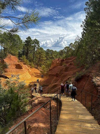Guided tour through the ochre landscapes of the Luberon with Provence Excursions