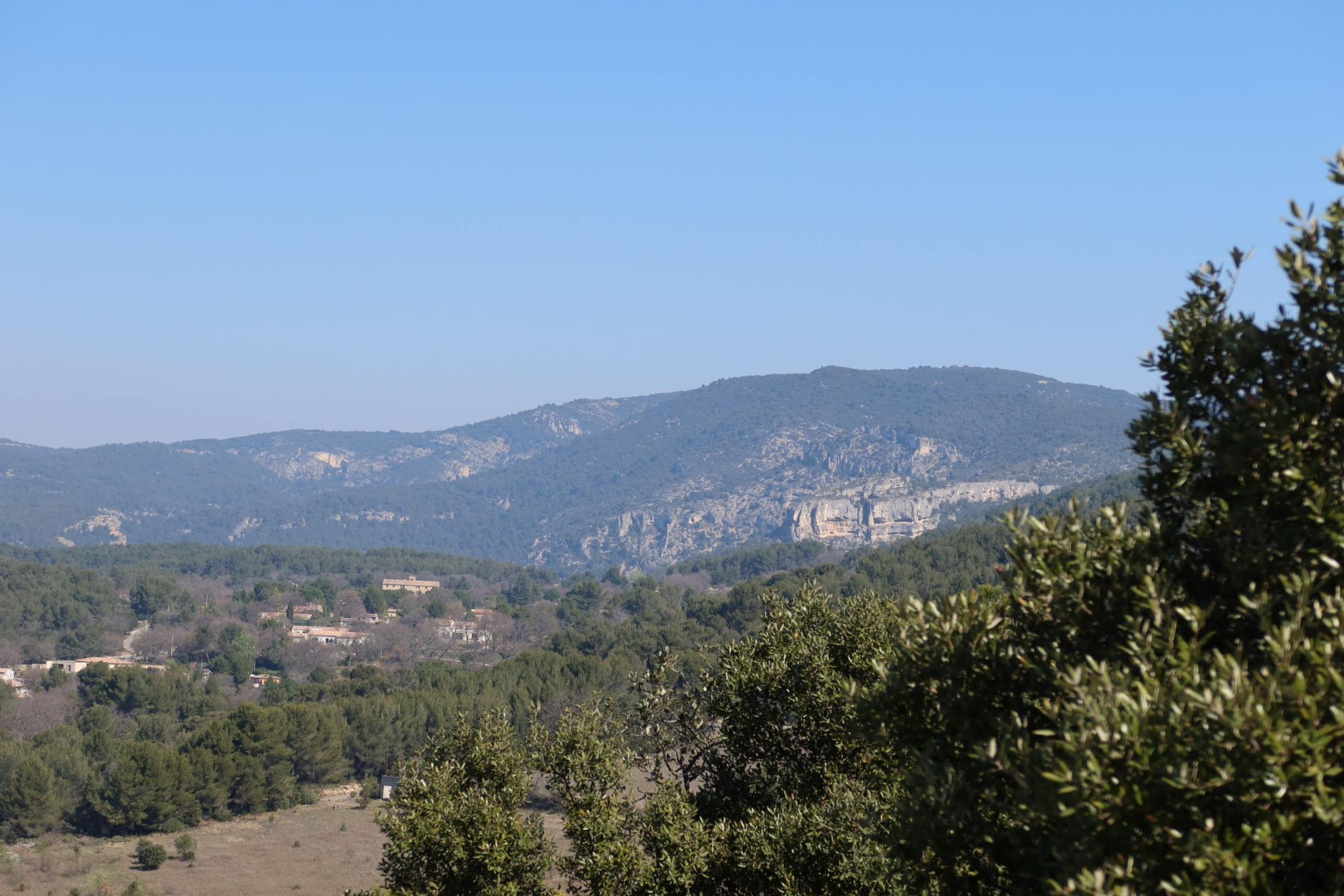 View of the discovery trail of Lagnes in the Luberon