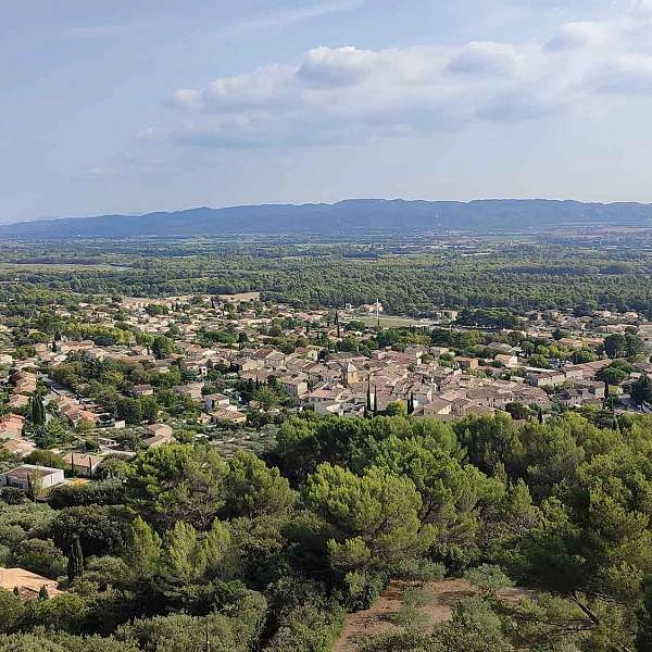 Traces Vaudoises hike in Mérindol - History & wild nature