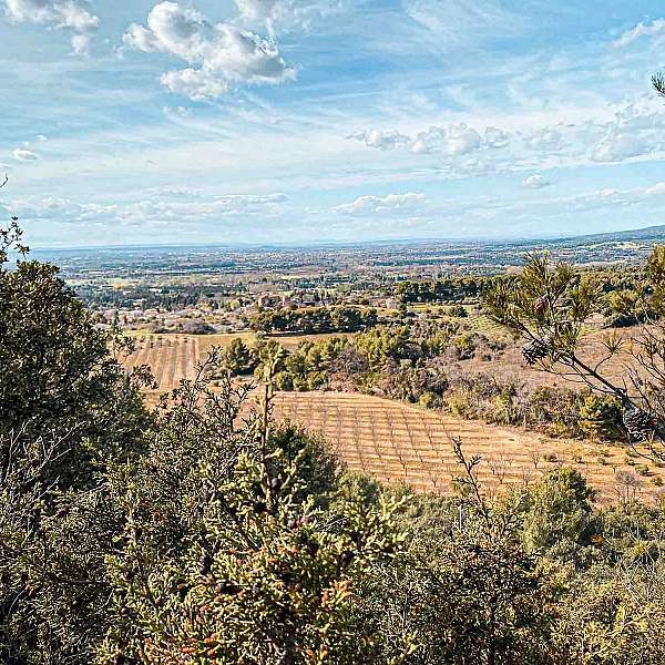 Tête du Soldat and Plague Wall: heritage & nature in Lagnes