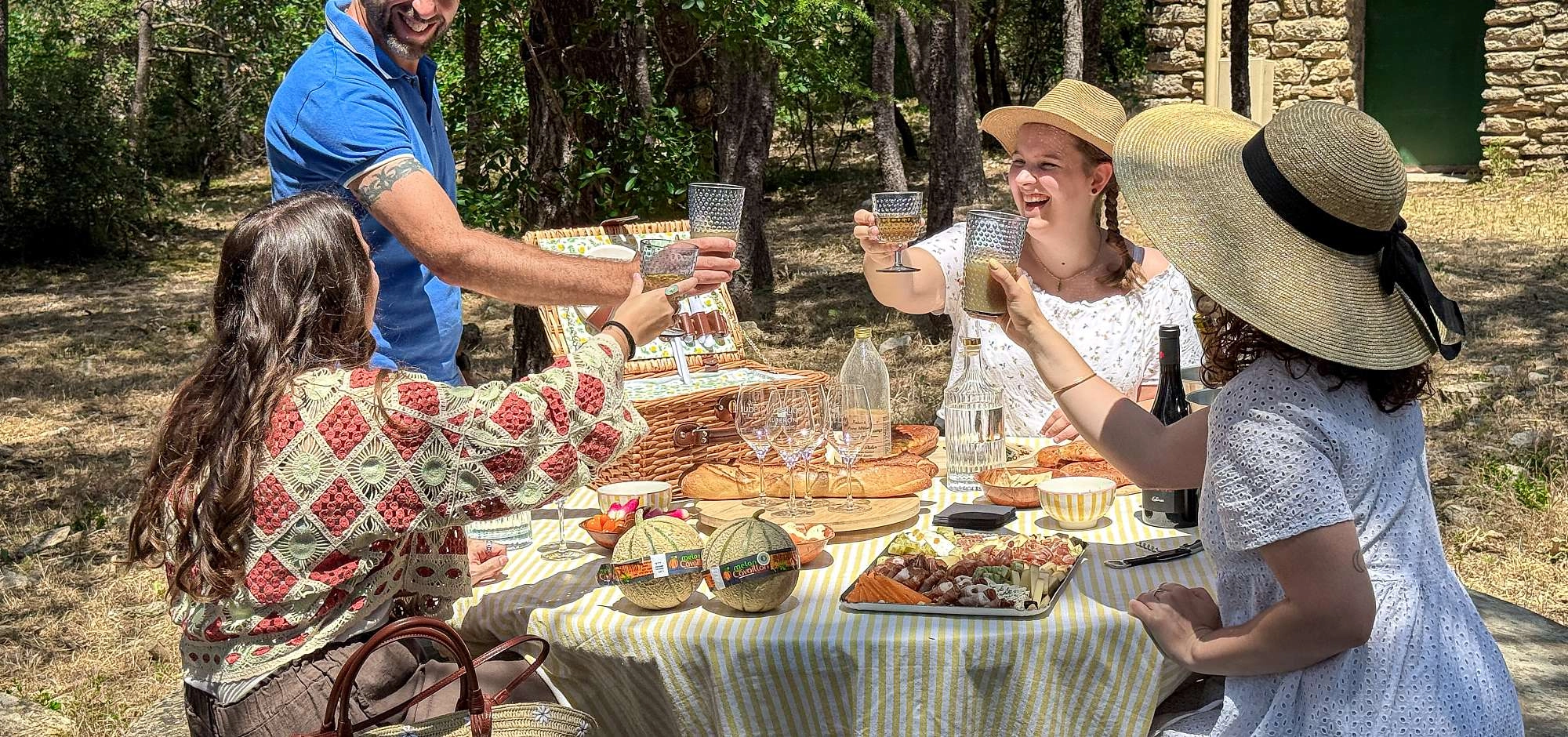 Picnicking in Destination Luberon