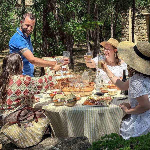 Picnicking in Destination Luberon