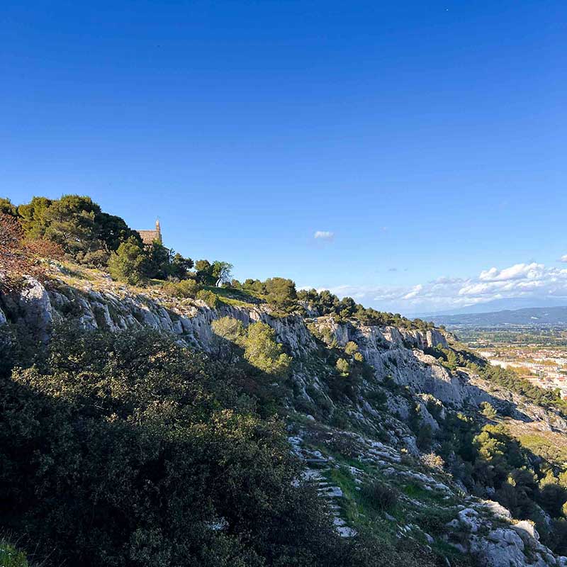 Hike on Saint-Jacques Hill in Cavaillon, views over the Luberon