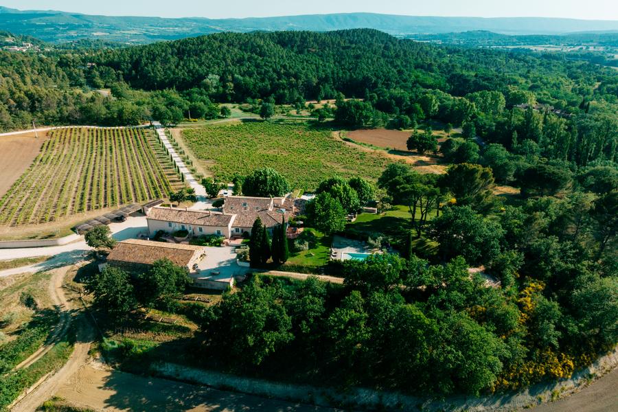 Aerial view of Domaine Perréal in Gargas Aerial view of Domaine Perréal surrounded by vineyards and nature in the Pays d’Apt