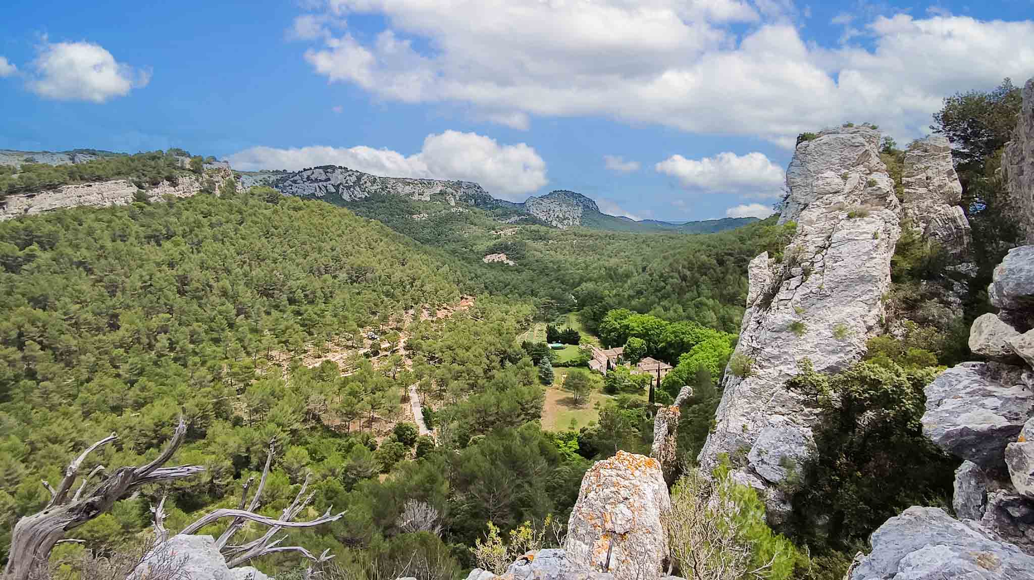 Panoramic view from La Roquette in Cheval-Blanc, overlooking the limestone ridges and the Petit Luberon forest