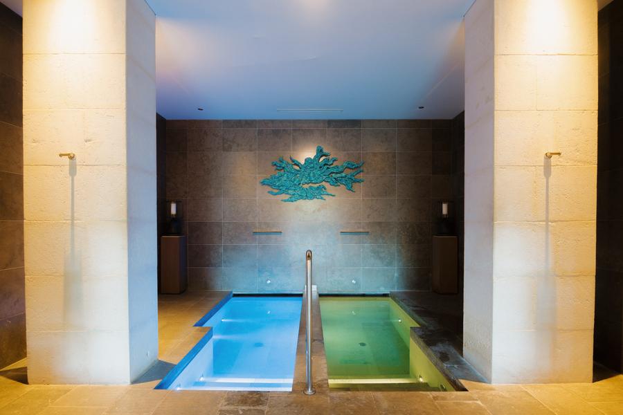 Spa area with relaxation pools at Coquillade Provence