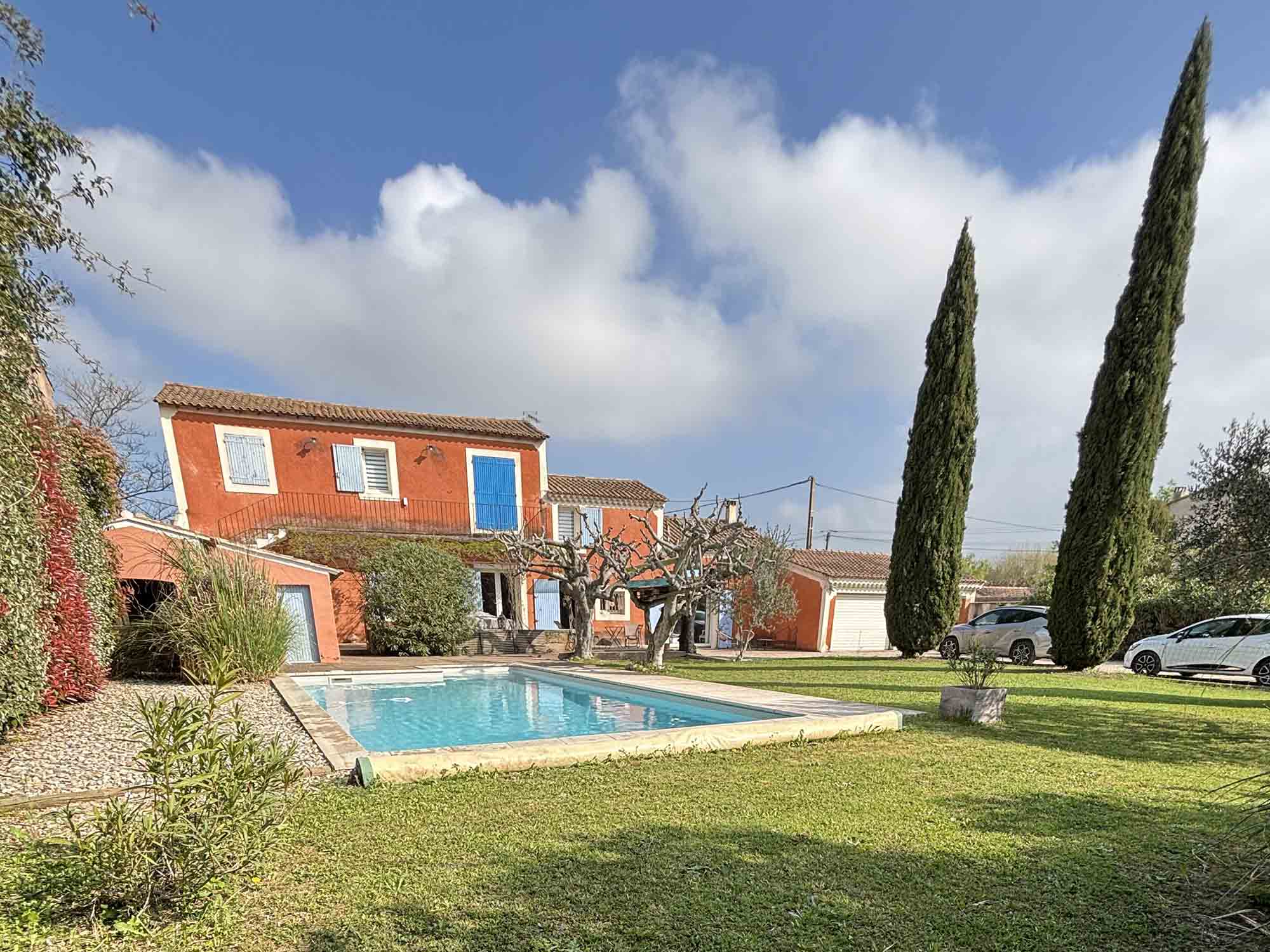 Charming Provencal farmhouse in Cavaillon with pool and large wooded garden