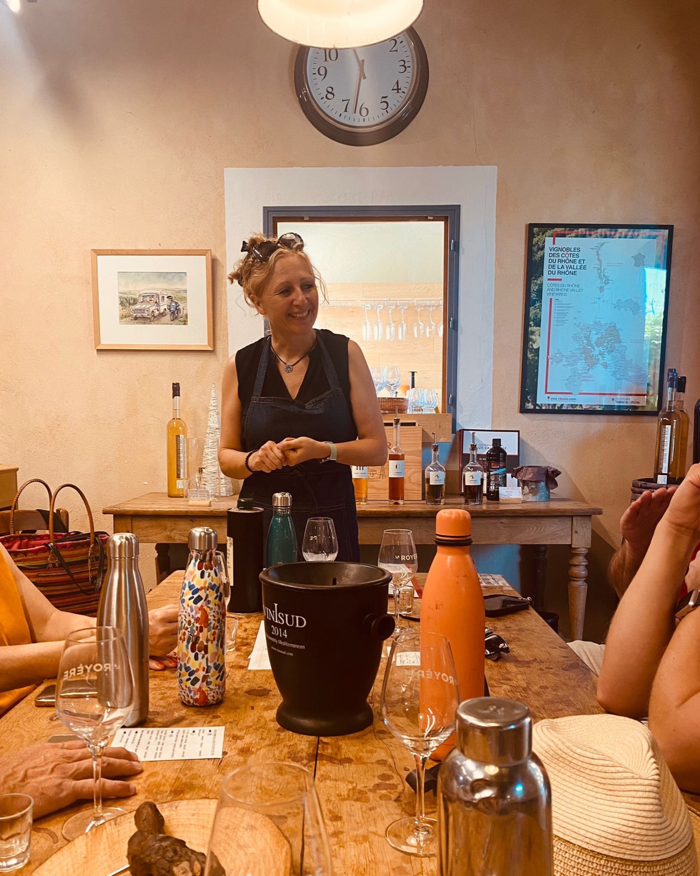 Guided wine tasting during a wine walk in the Luberon