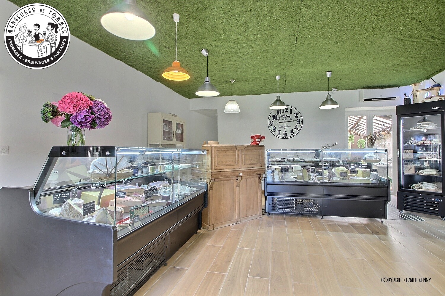 Interior of Mangeuses de Tommes in Cavaillon with showcases of artisanal cheeses and a fine foods section
