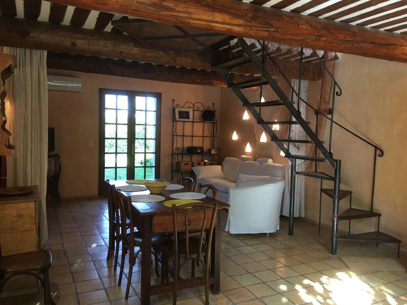 Lounge and dining area at the Ecolodge Au Fil de l