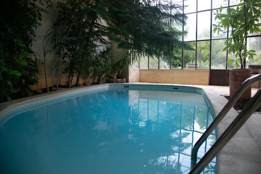 Heated indoor pool at the Ecolodge Au Fil de l