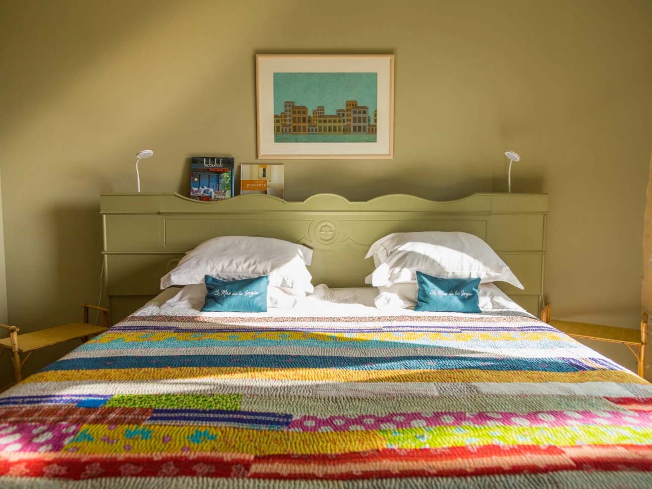 Ocre guest room at Le Mas de la Sorgue, warm atmosphere and open views over the Provençal countryside