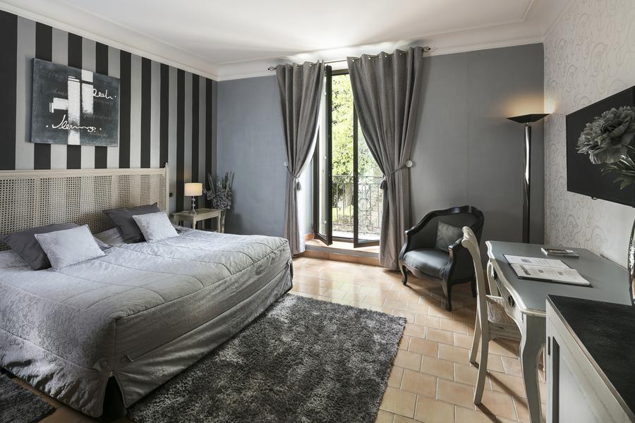 Contemporary-style bedroom at Le Mas de Guilles with workspace