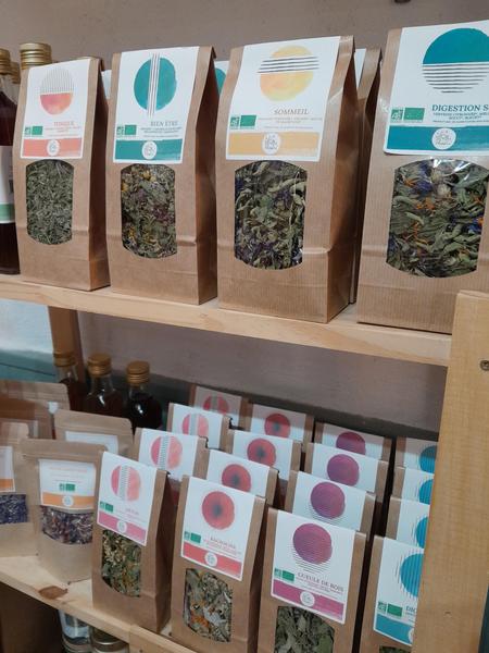 Selection of herbal teas, honey and artisanal gourmet products at WooDS Life Atelier in Cavaillon