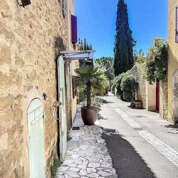 Maison à Puyvert 