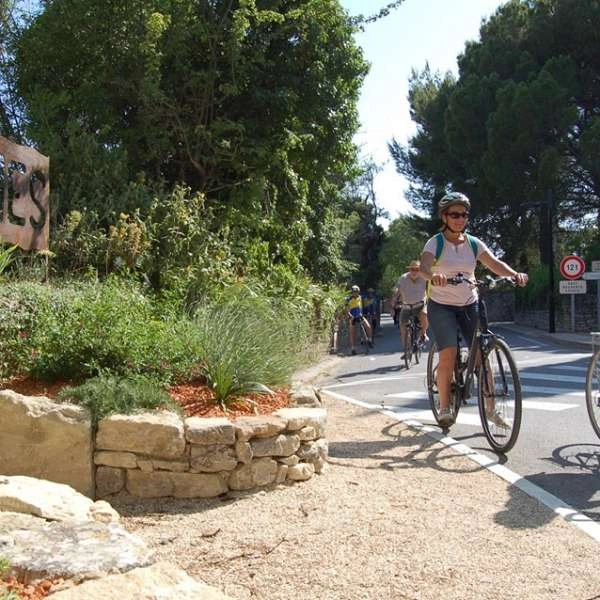 Link Route L’Isle-sur-la-Sorgue, Lagnes and Robion