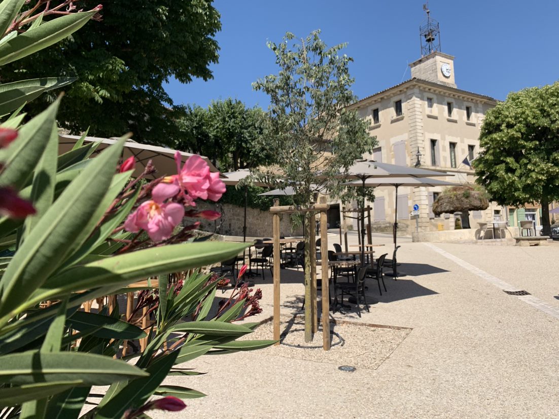 Vaugines Provençal village in the Luberon