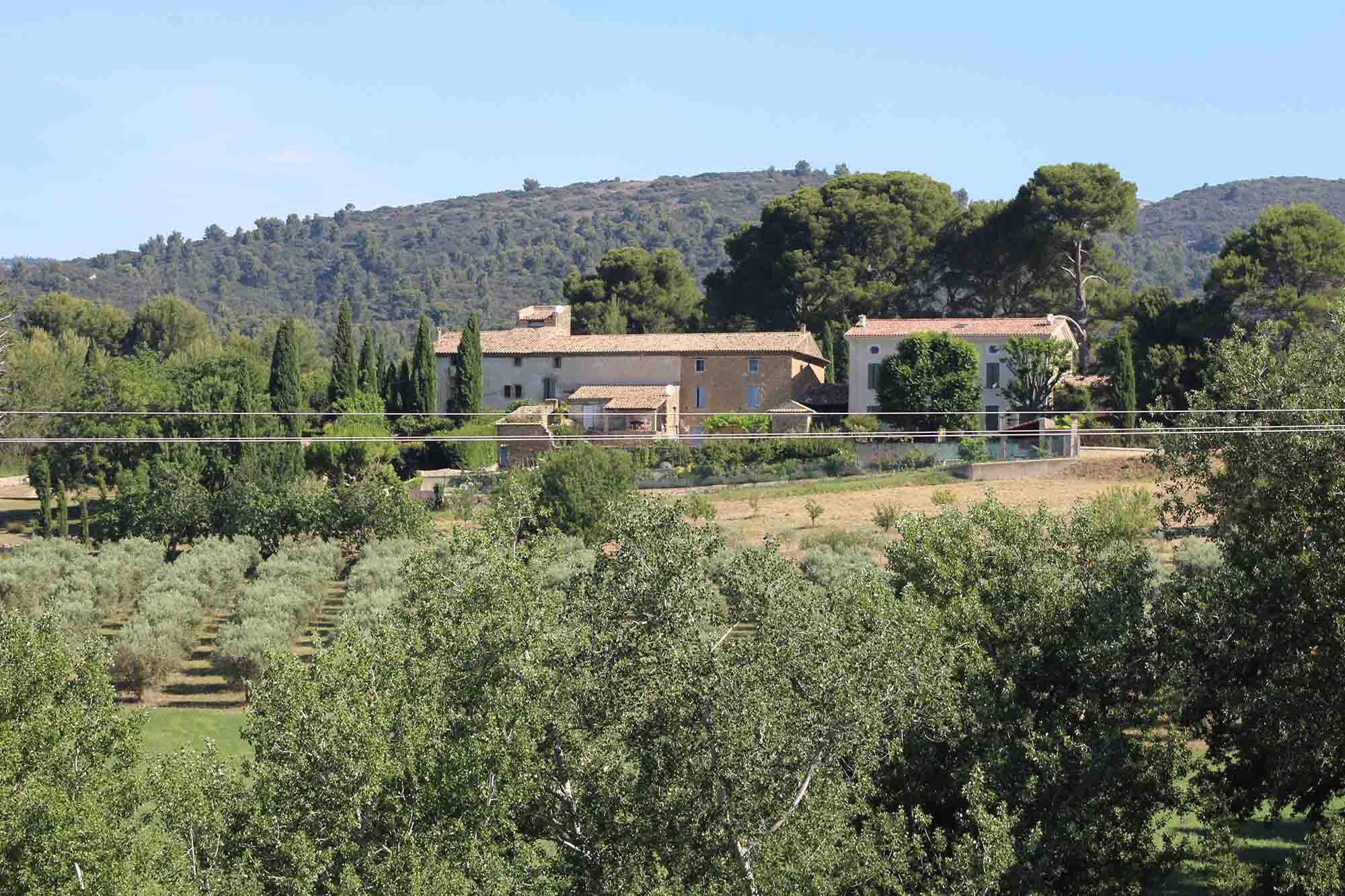 Nature hike in Puget-sur-Durance in the Luberon