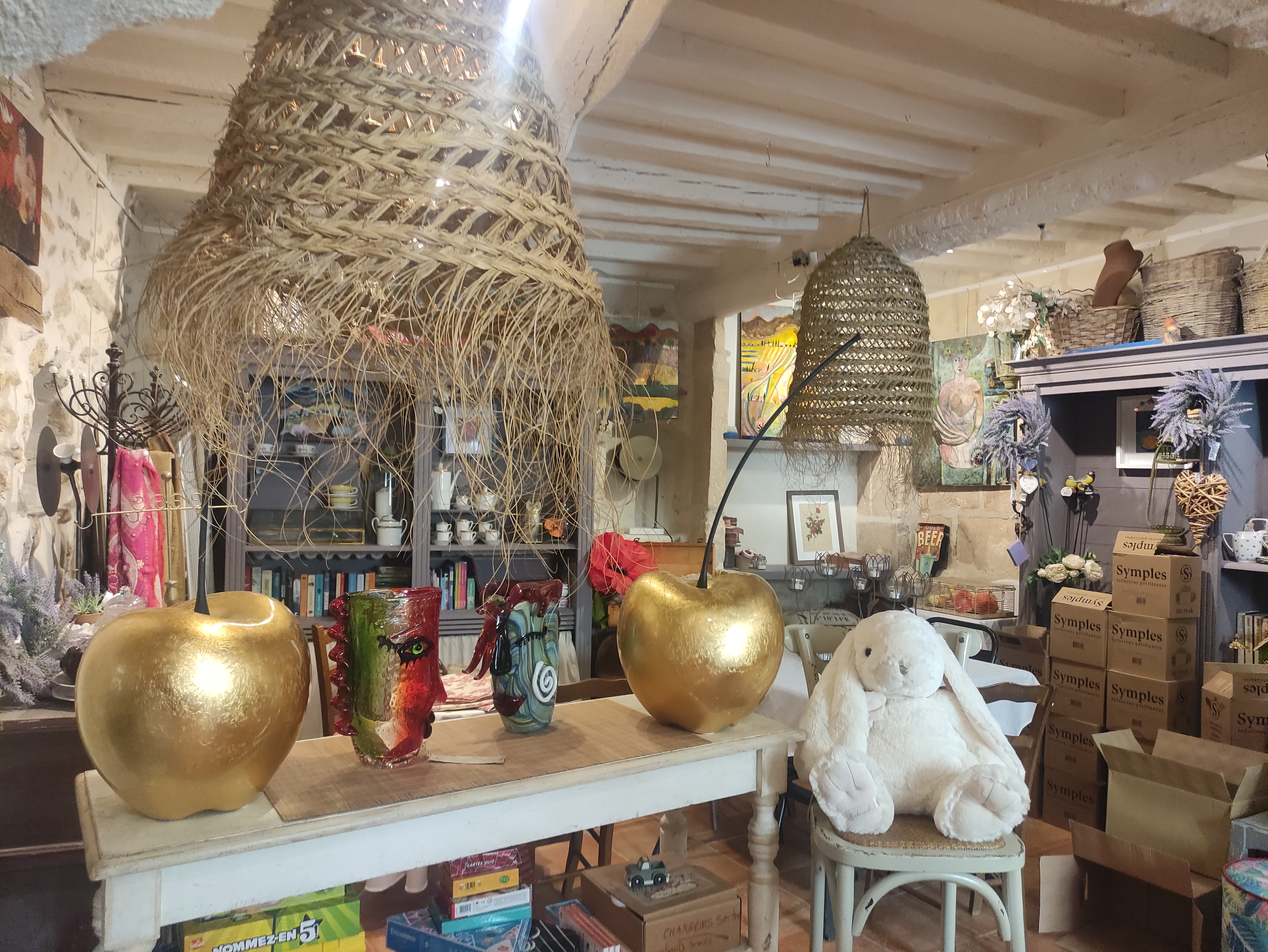 Interior of La Méridienne in Oppède-le-Vieux