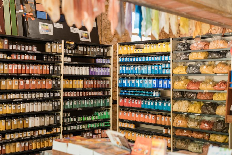 Pigment shop, natural earth and specialized bookstore in Ôkhra in Roussillon