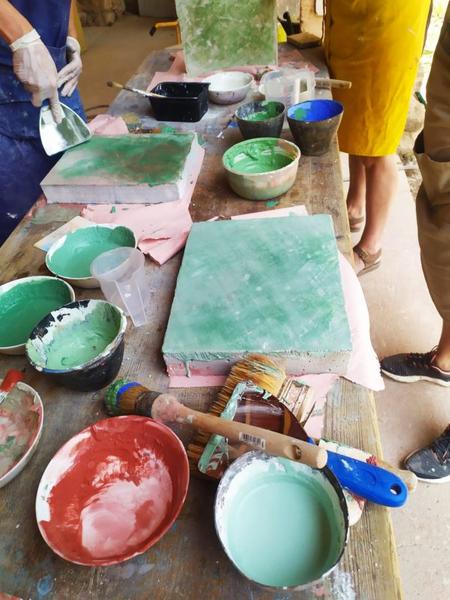 Creative workshop around pigments and color at Ôkhra in Roussillon