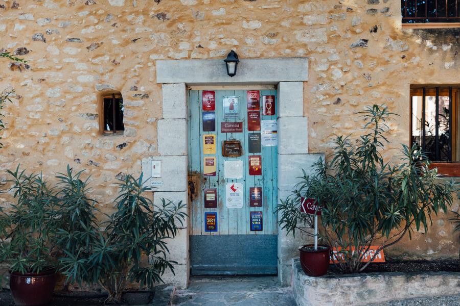 Domaine de Tara in Roussillon Domaine de Tara at the gates of Roussillon in the