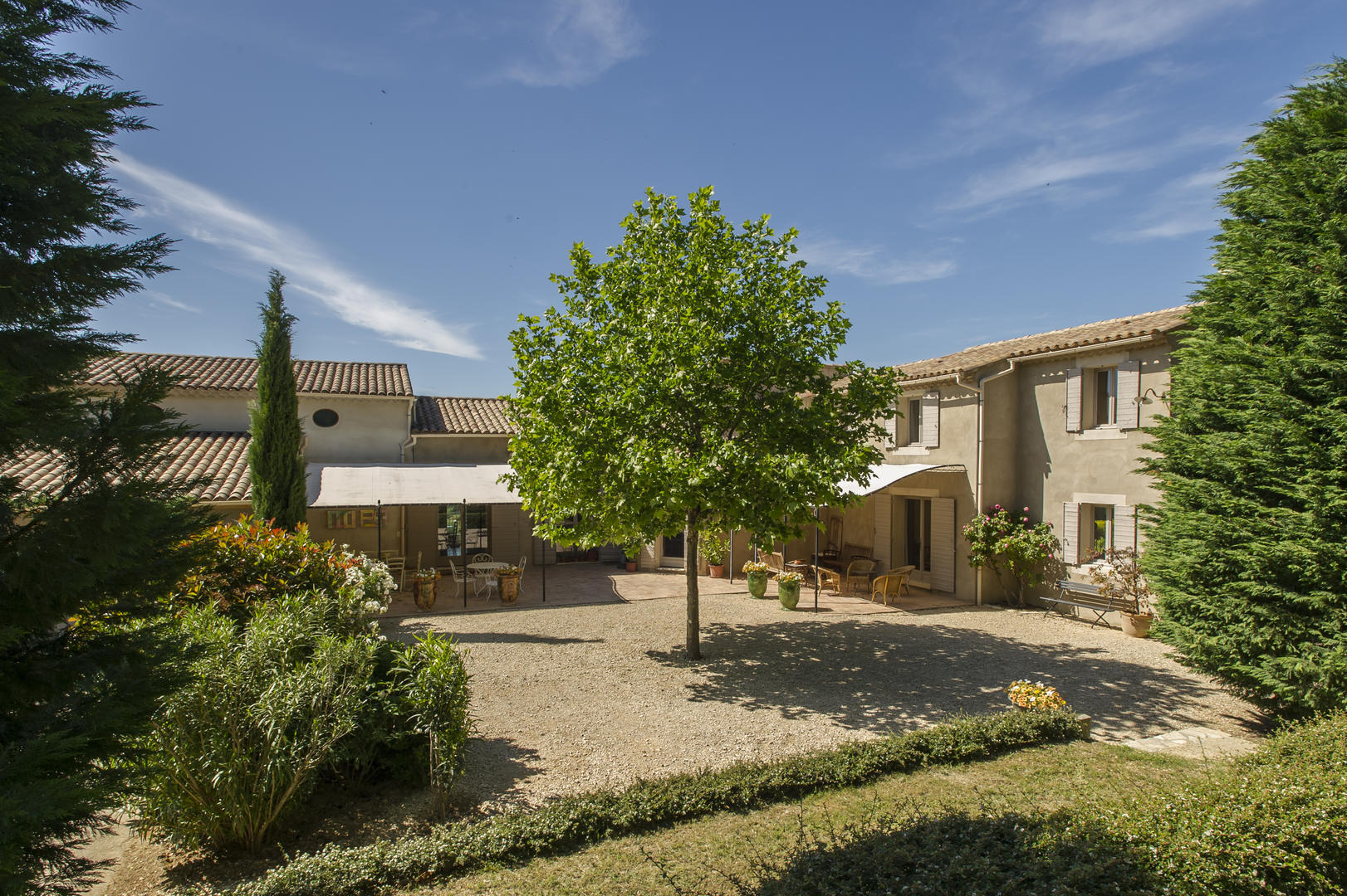 Château Saint Pons in Villars Sunsets Vignerons evening at Château Saint Pons in Villars near Apt in the Luberon