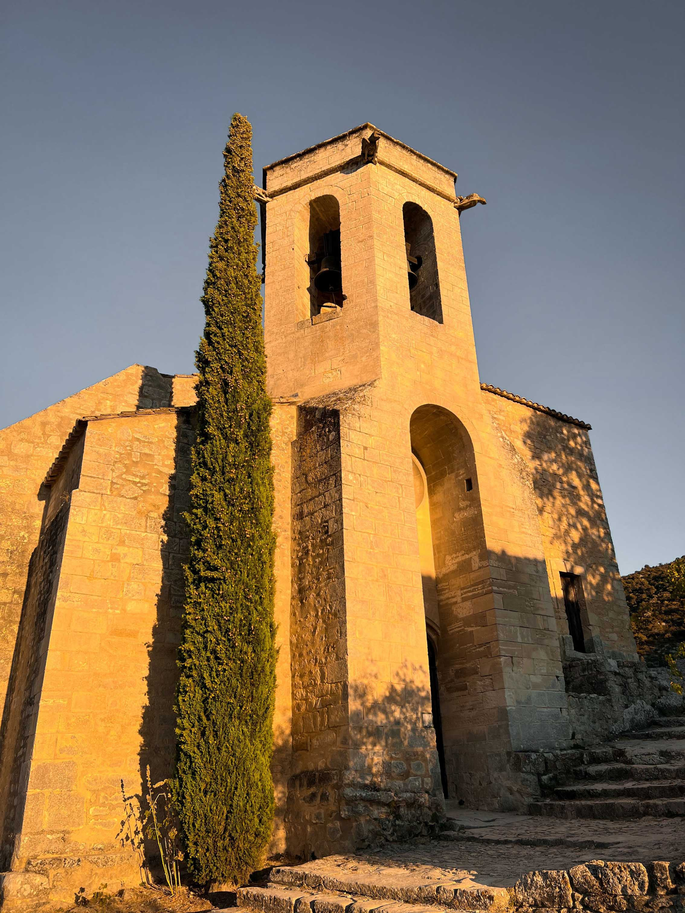 Summer tours in the Luberon, including guided tours, nature walks and evening tours