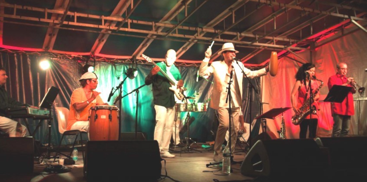 La Mecanica at the 2026 Festival Durance Luberon La Mecanica in a Cuban salsa concert in La Tour d’Aigues for the 2026 Festival Durance Luberon