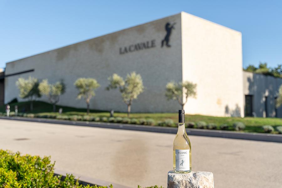 La Cavale shop in Cucuron La Cavale shop in Cucuron with wines, local products and fine groceries
