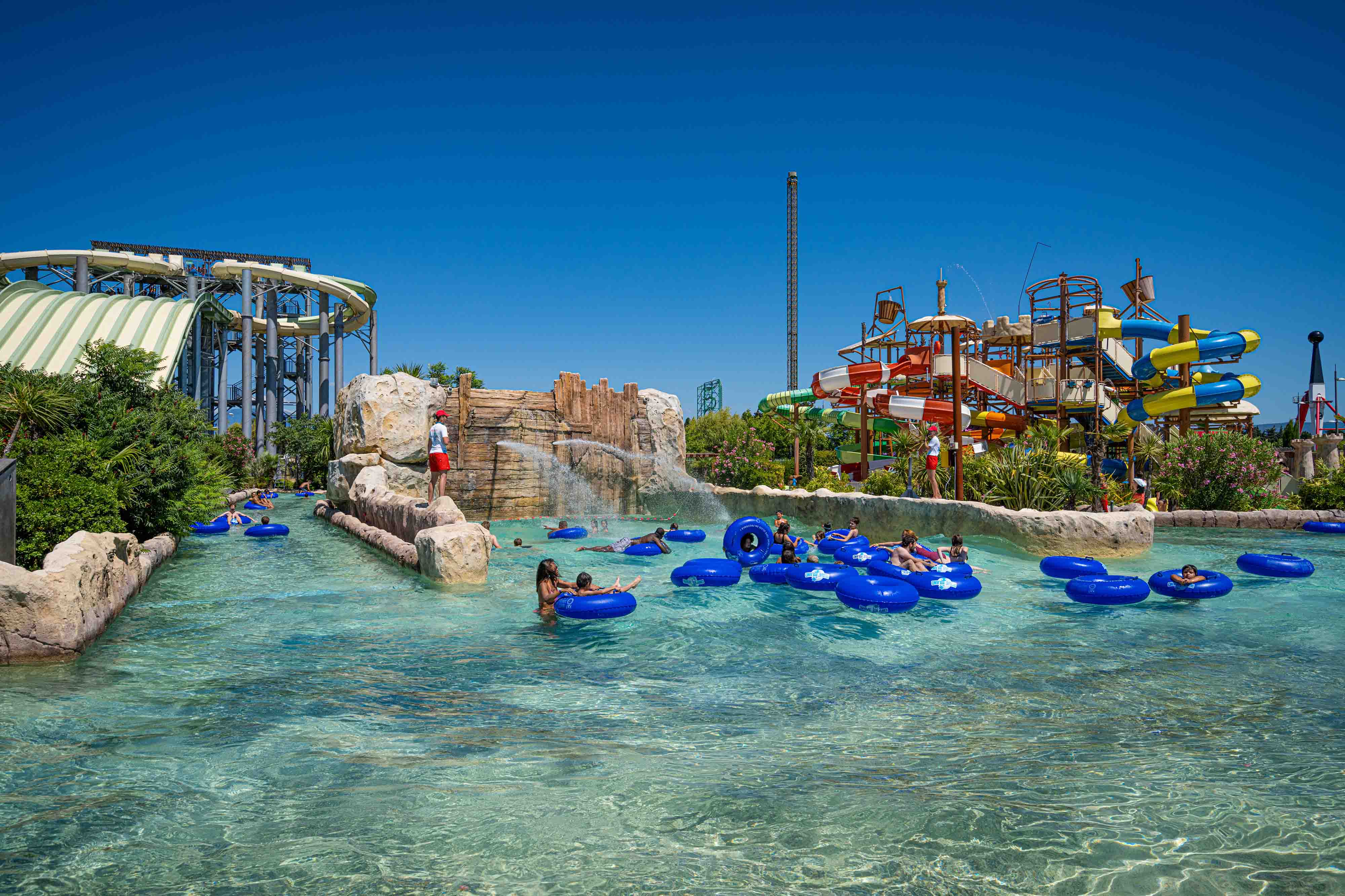 Wave Island in Monteux – Water park, slides and activities for the whole family Water attractions and slides at the Wave Island water park in Monteux