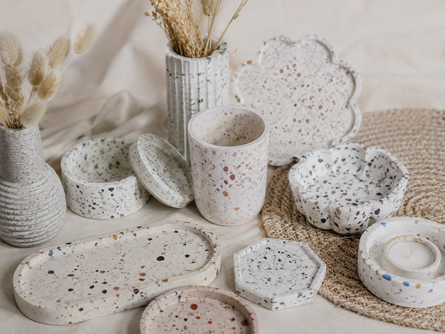 Decorative jesmonite objects created during a workshop in Cavaillon