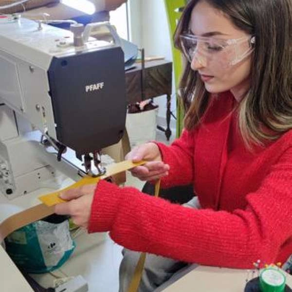 Venez fabriquer votre propre sac en cuir à La Tour d'AIgues - EN
