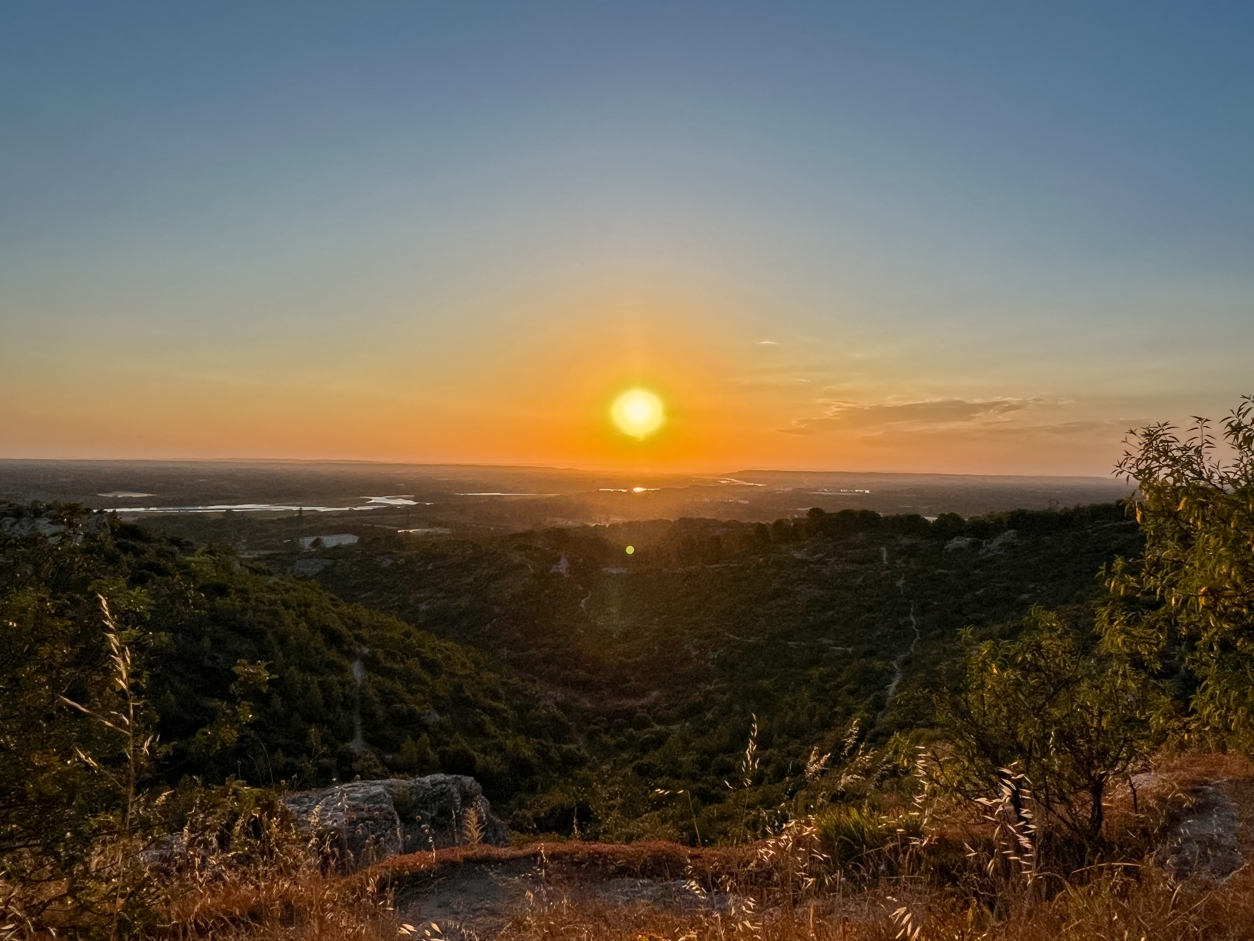 Night-time guided tours in the villages of the Luberon Night-time guided tour in a village of the Luberon at dusk
