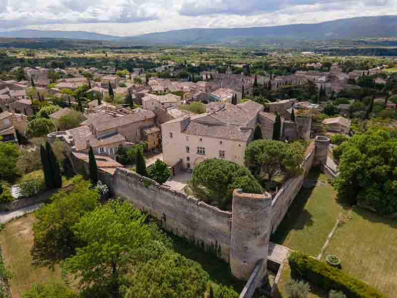 Cabrières-d’Avignon - The plague behind the Wall Talk about the plague of 1720 and the Plague Wall in Cabrières-d’Avignon