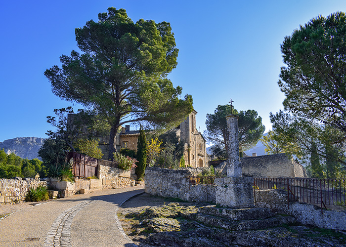 Stone heritage and village church of Les Taillades in the Luberon