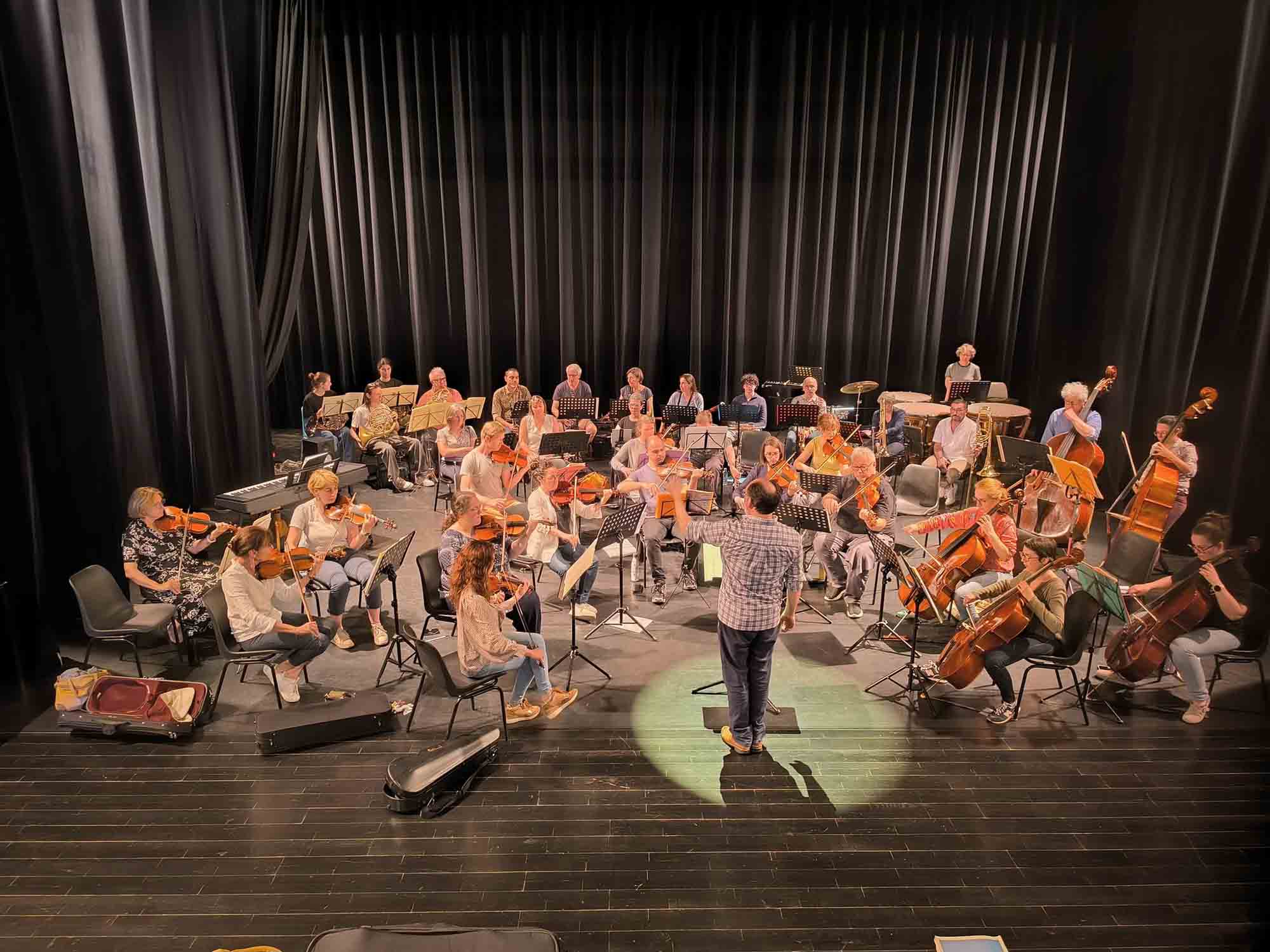 Orchestre Artemuz performing great themes from the world of cinema