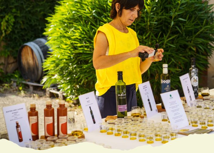 Olive oil tasting at La Royère in Oppède