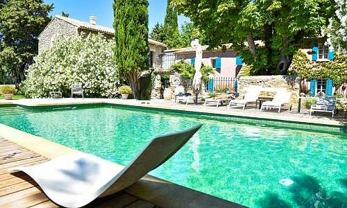 la piscine et la propriété