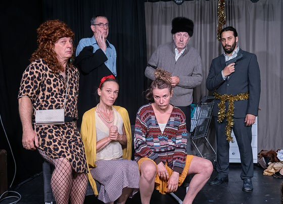 Le Père Noël est une ordure performed by the Pelousse Paradise company
