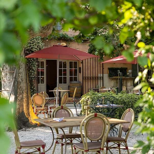 Under the Platanes - Restaurant du Domaine des Grès