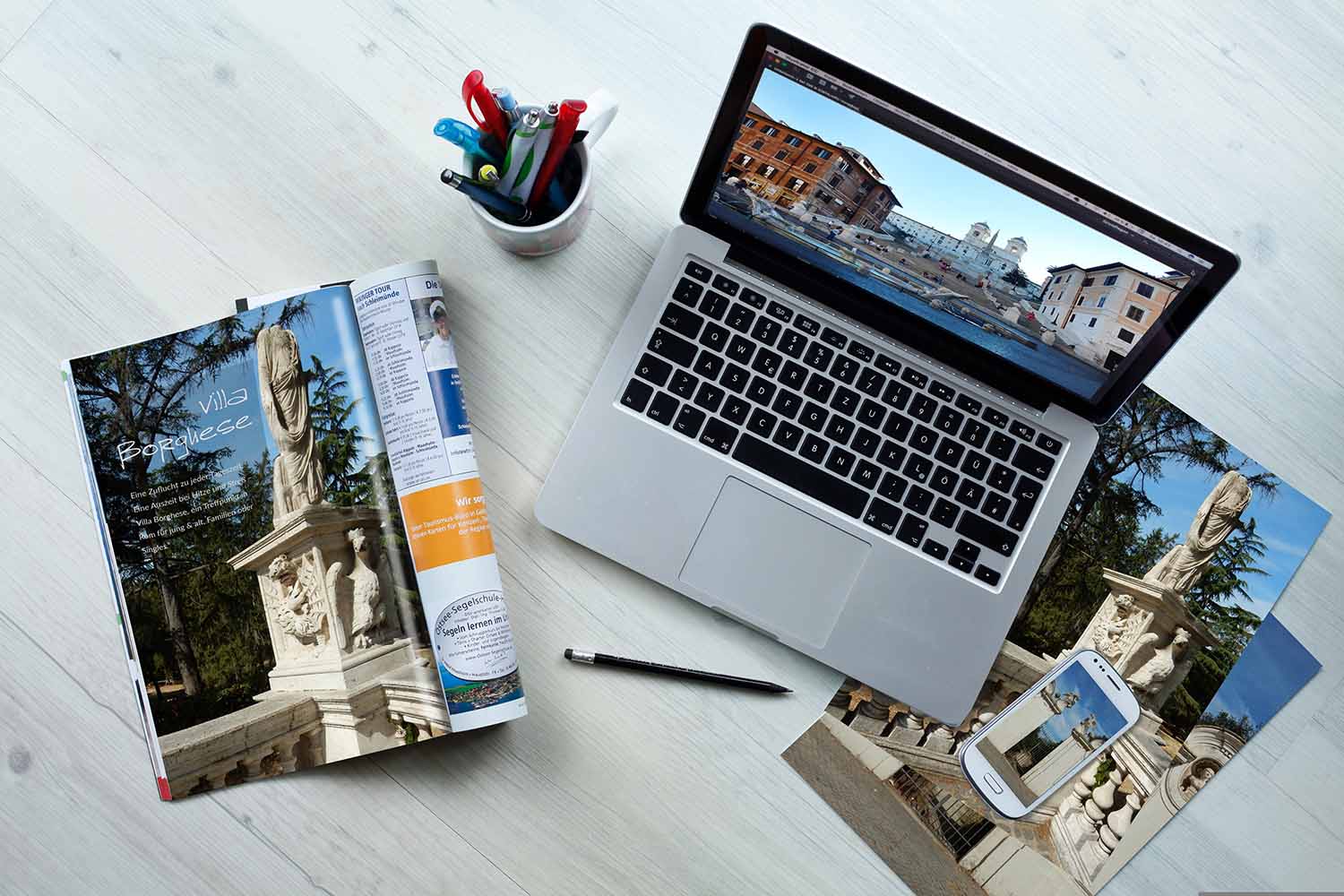 Computer and photographic materials illustrating digital photography workshops in Cavaillon