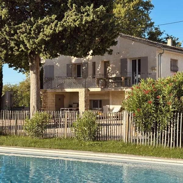 Maison Poumo, holiday rental with pool and padel in L’Isle-sur-la-Sorgue