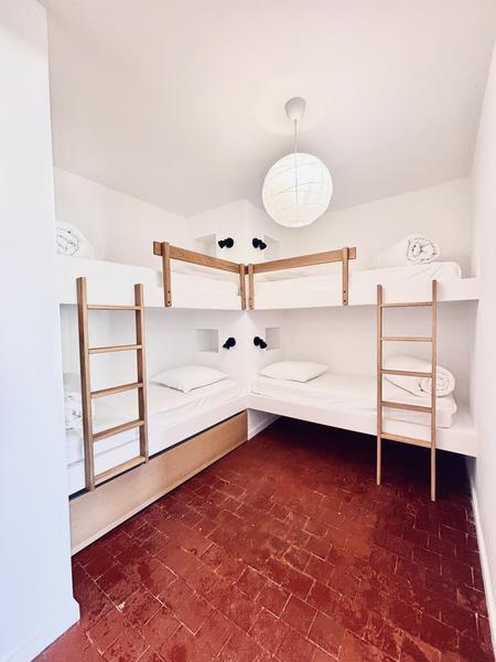 Children’s dormitory with bunk beds at Maison Poumo